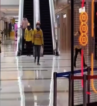 大学生受雇看店 老板却兼职送外卖